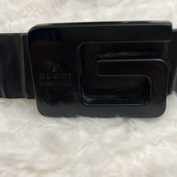 Gucci black leather belt with G buckle